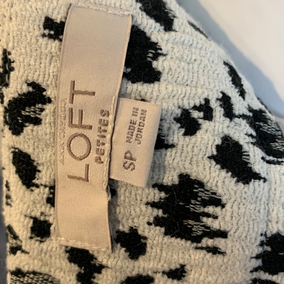 Loft - Skirt, White animal print, size small loft petites. - Picture 4 of 6